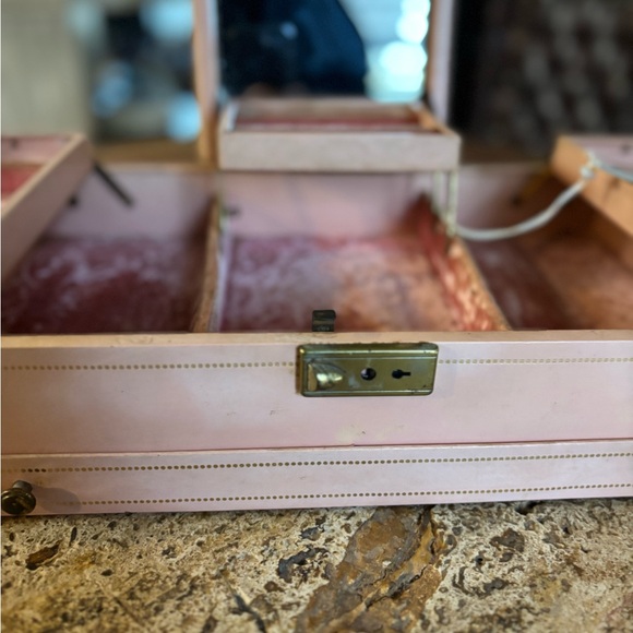 Jewelry Box “AS SEEN IN VOGUE” - Picture 11 of 16